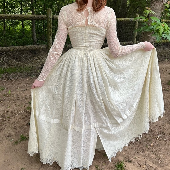 Vintage lace 1960’s long sleeve lace wedding dress - Picture 6 of 13